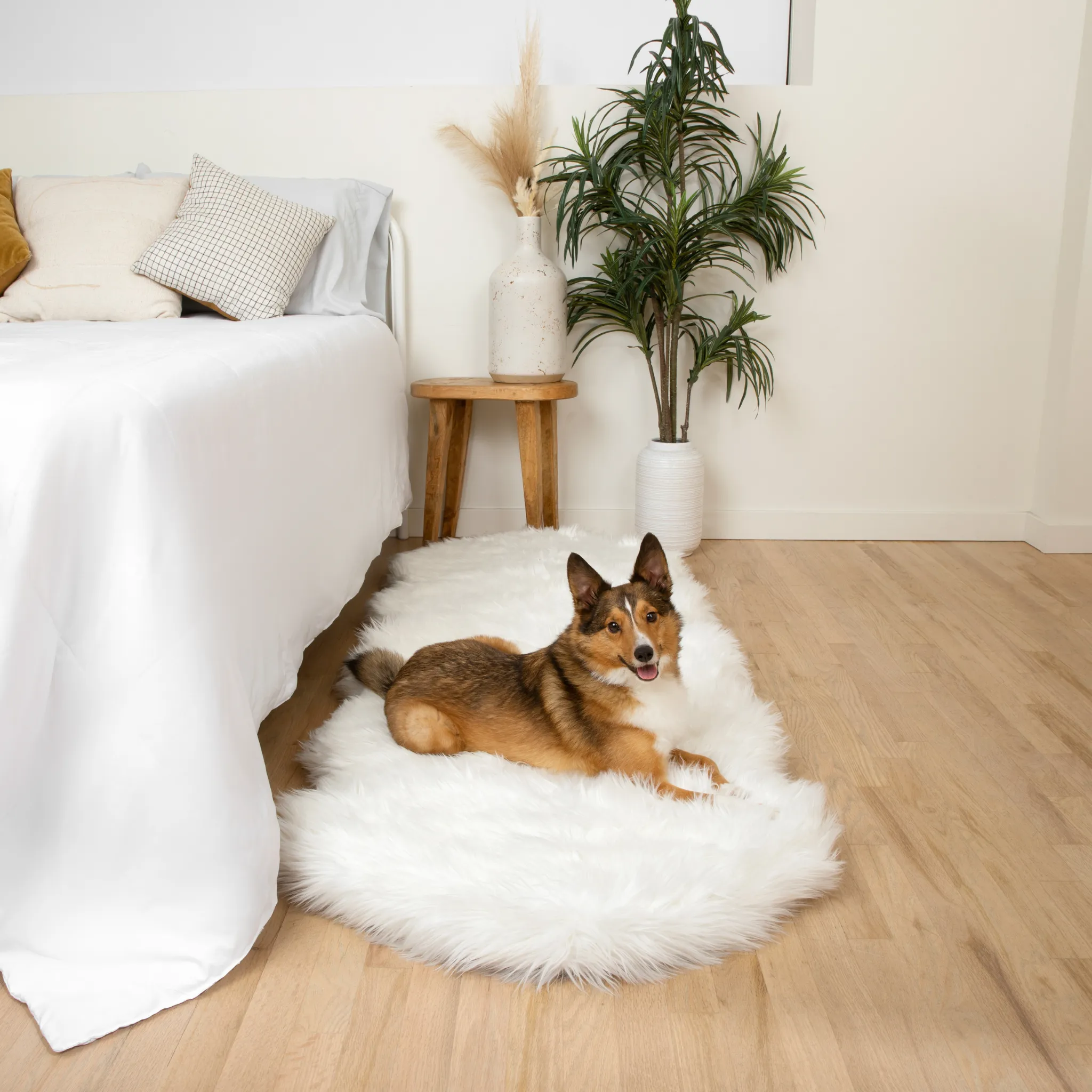 PupRug™ Orthopedic Runner Bed   Matching Waterproof Blanket Bundle - Polar White